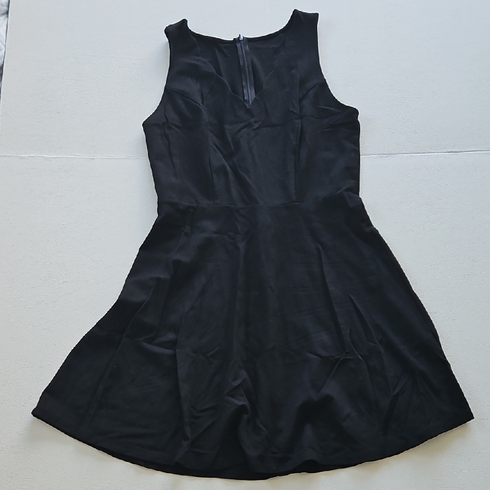 Chic Black Sleeveless Mini Dress